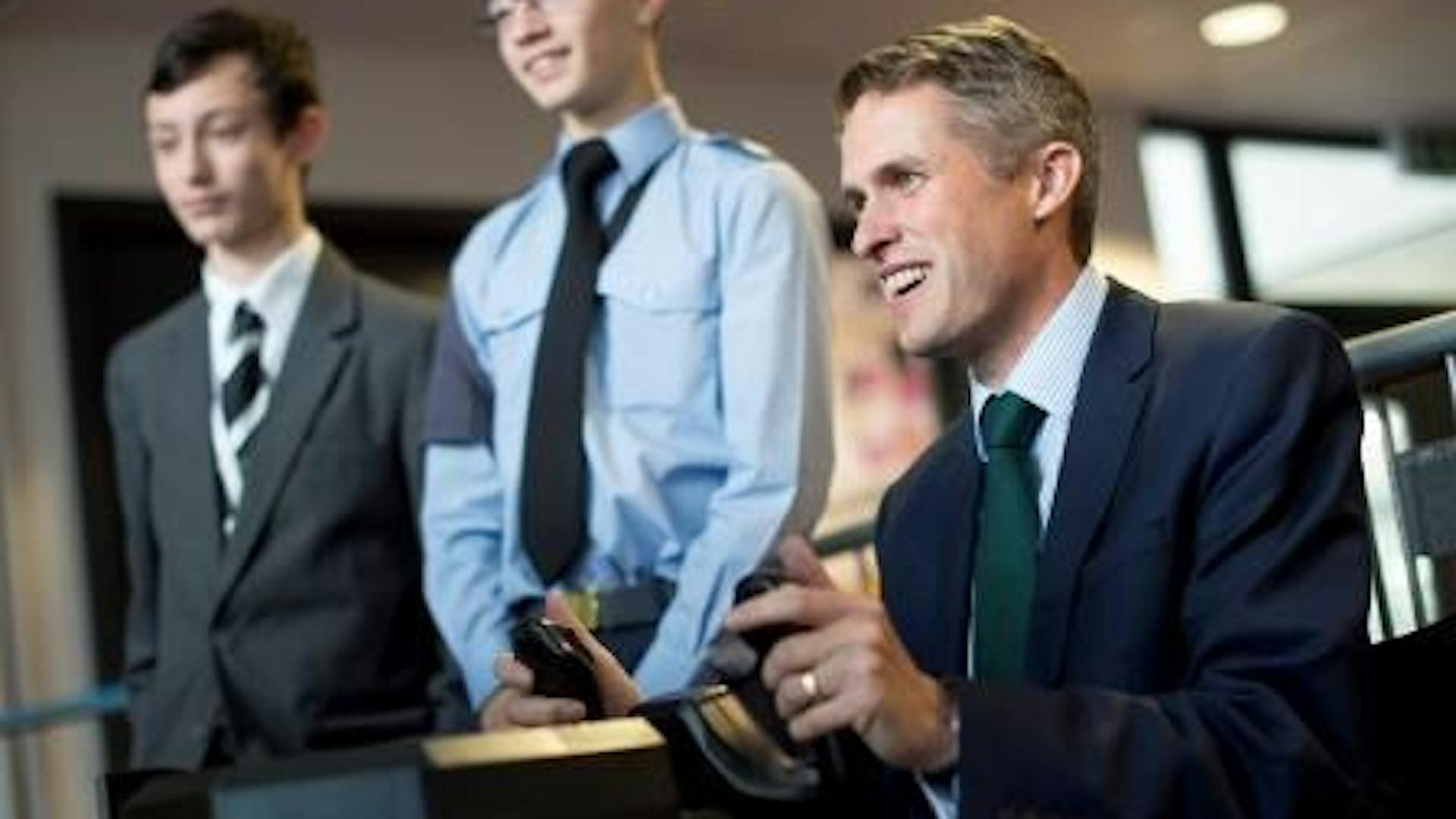 APOWAL 2018 030 DEFENCE SECRETARY CADETS VISIT 026 compressed